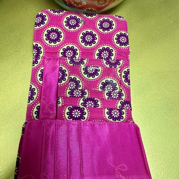 Stunning, multicolored paisley floral vera Bradley wallet - Picture 4 of 5